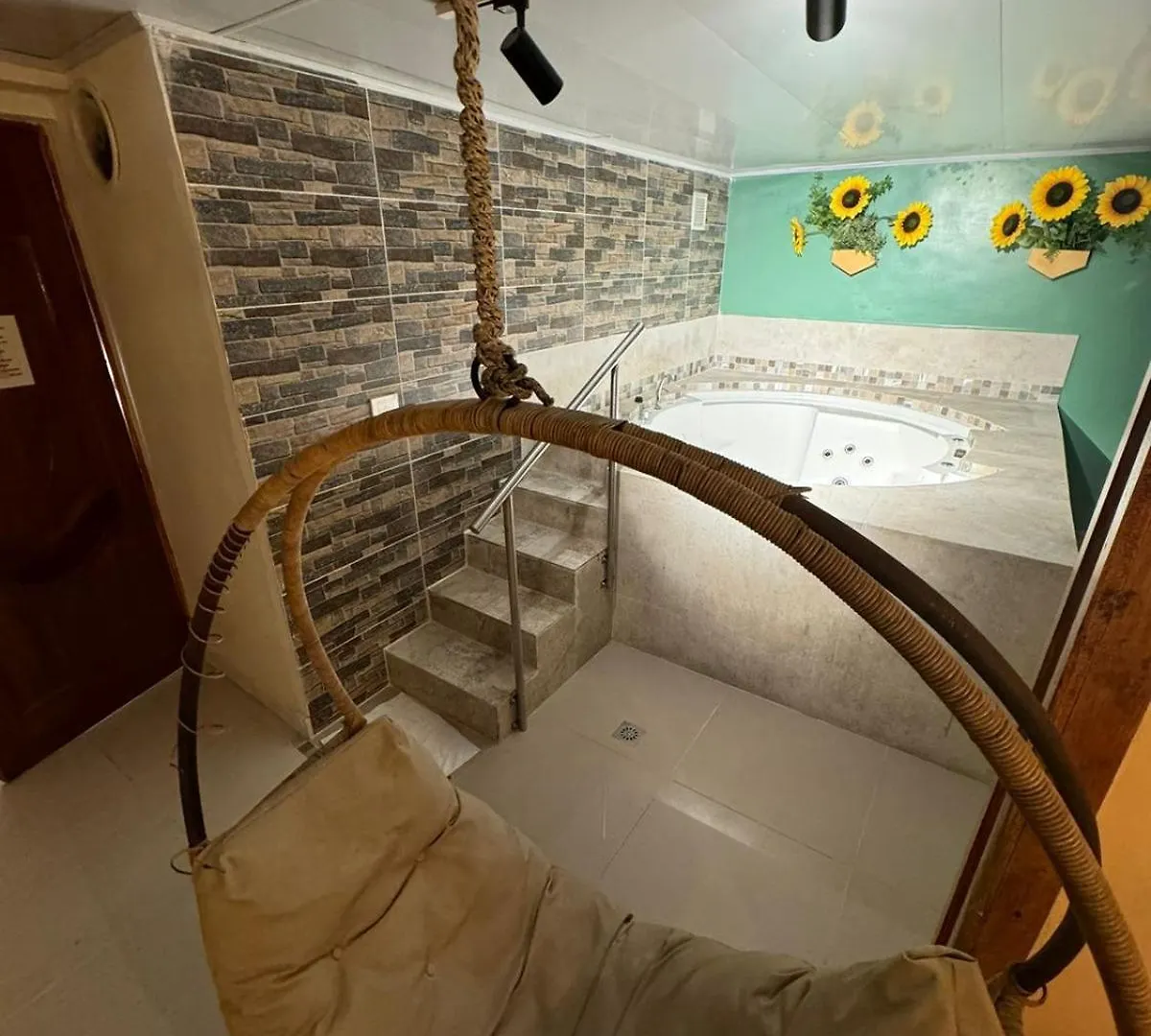 Hotel Atlantis Luxury Medellin 3*,