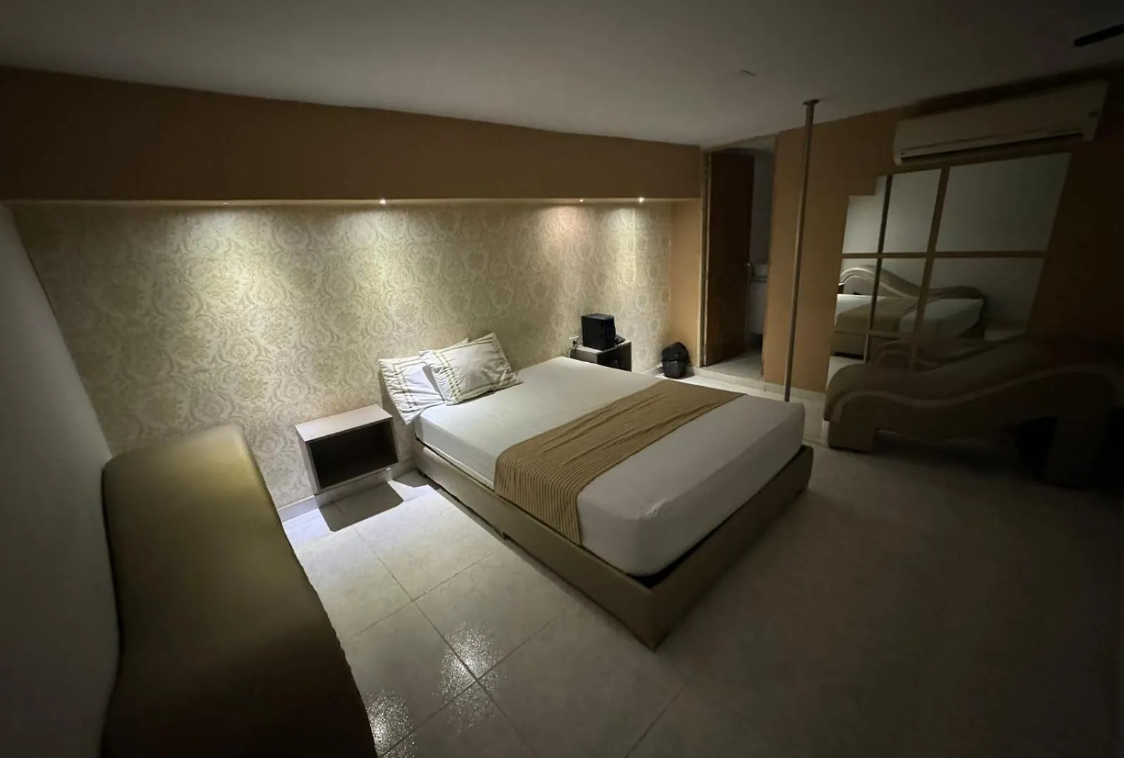 ***  Hotel Atlantis Luxury Medellin Colombia