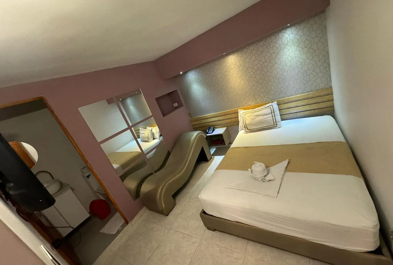 Hotel Atlantis Luxury Medellin 3*,